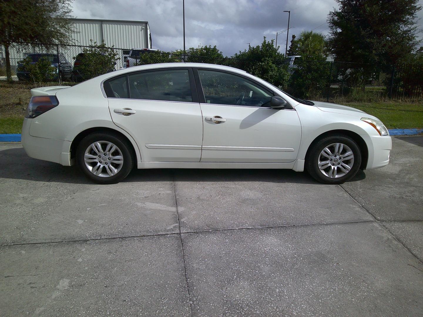 2011 WHITE NISSAN ALTIMA 2.5; 2.5 S (1N4AL2AP3BN) , located at 10405 Abercorn Street, Savannah, GA, 31419, (912) 921-8965, 31.988262, -81.131760 - Photo#2